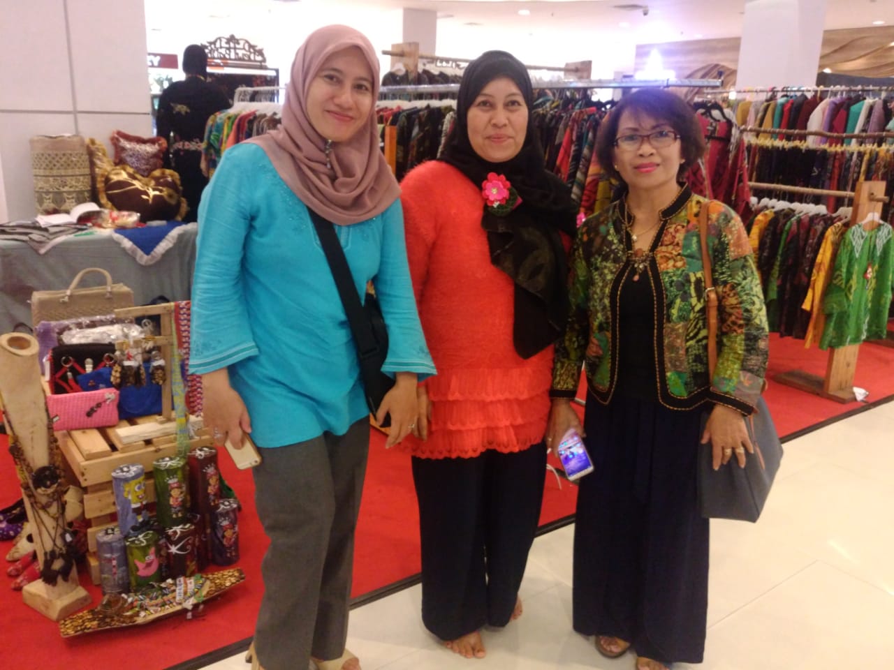 Perajin Lamaru Berpameran dari Dana Patungan