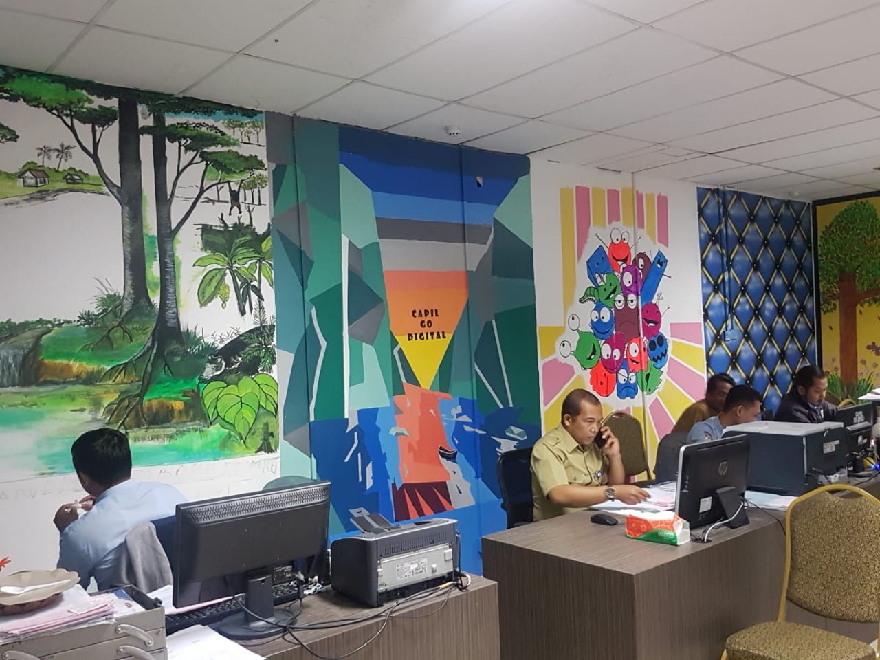 Berpikir ‘Out of The Box’ Gaya Kadisdukcapil Balikpapan. Sentuh Pelayanan Tak Monoton Lewat Ruang Kerja Mural