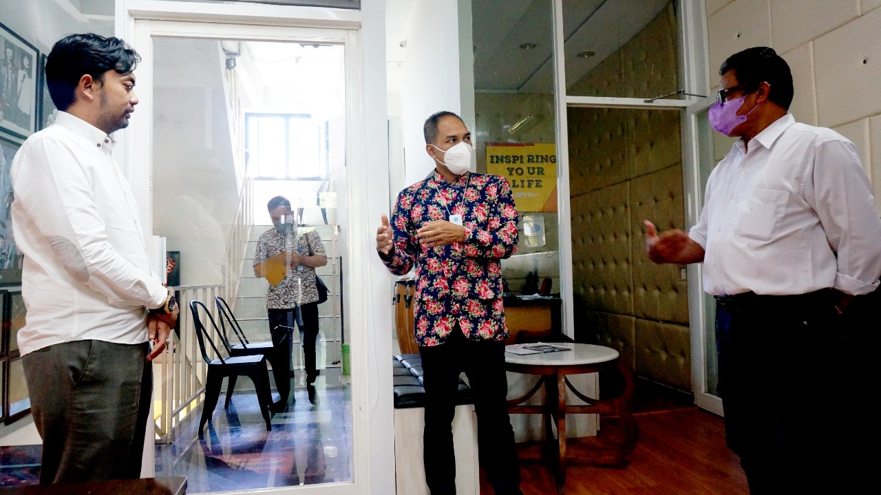 BPTD Kaltim-Kaltara Media Visit ke Onix Radio. Avi: Terminal Batu Ampar Dirancang untuk UMK