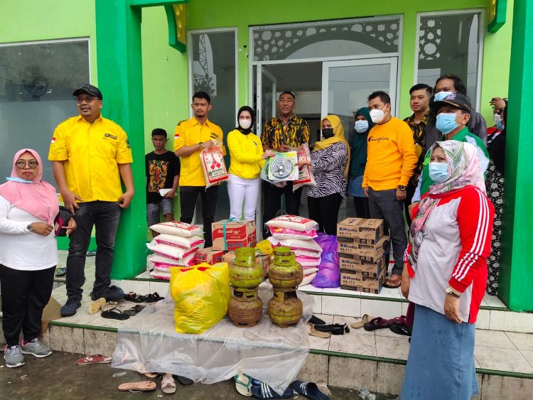 AMPG Bantu Kompor dan Tabung untuk Korban Kebakaran. PTK Golkar Datang Bergantian, Alwi Langsung Action