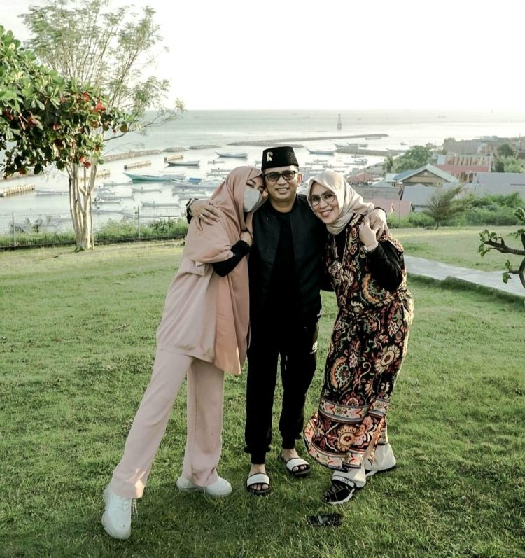 Romantisme Walikota-Istri di Perjalanan dan Candu Sedekah. Silaturahmi ke Keluarga, Doakan Warga Balikpapan