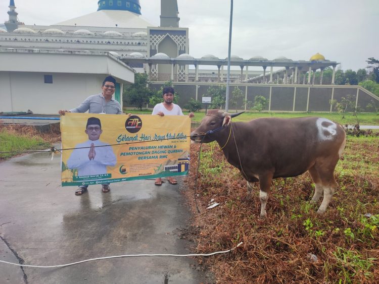 Senin, Islamic Centre Sembelih 15 Ekor Sapi. Dibagi 1.182 Kantong, Walikota, Bankaltimtara Syariah, PDAM Menyumbang