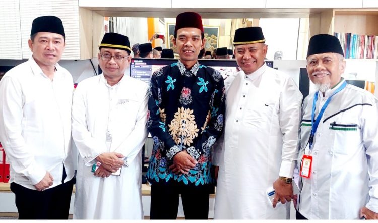 UAS: “Saya Hadir di Kampus Uniba, Menepis Label Radikal”. Rendi: Masjid Amirul Haq Terbangun Berkat Doa Ustaz Somad