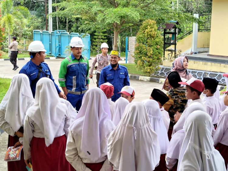 Puluhan Murid SDIT Darun Najah Belajar Proses Air Bersih PDAM. Suryo: Kunjungan Bagian Program ‘Water Education’
