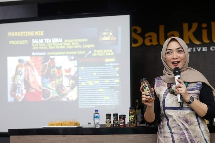 Bisnis Cake Salakilo Sukses, Yuni ‘Workaholic’ Kini Mentor UMKM. Cerita Suksesnya Dibeber di RMC