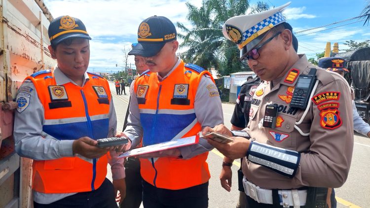 Panas Terik, Tim Gabungan Gakkum ODOL Tetap Tampil Enerjik. Menuju ODOL 2023, Ikrar Bersama di Terminal