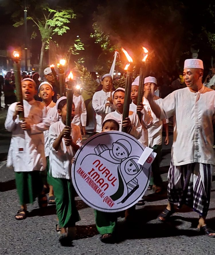Ribuan Obor Tandai Ukhuwah Balikpapan Sambut Muharram 1445 H. Walikota-Istri Sampaikan Ucapan Selamat Tahun Baru Islam dan Mohon Maaf