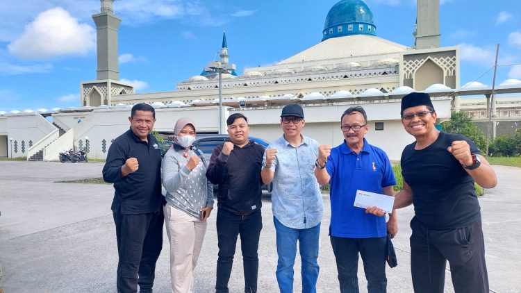 ACE Hardware Gelar Aksi Bersih-bersih Masjid BIC. Puluhan Pegawai Diterjunkan, Bantu Tempat Sampah Outdoor