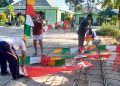 Ingat ‘Jas Merah’, Warga Gotong-Royong Pasang Bendera. Ipon: Jalankan Edaran Walikota Semarakan Agustusan
