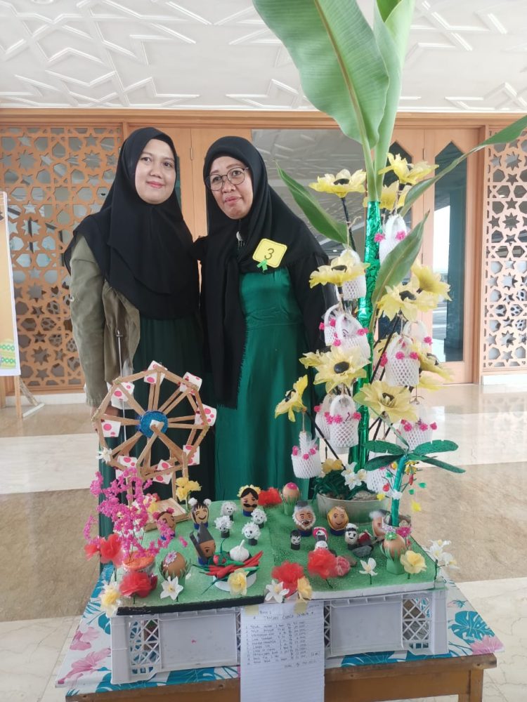 MT Devnia Juara I Lomba Kreasi Telur Maulid MTW Madinatul Iman. Diikuti 17 Peserta, Dihadiri Ratusan Jamaah