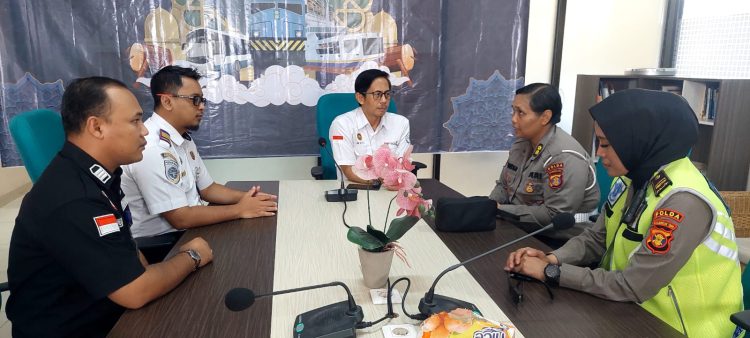 Ditlantas Apresiasi BPTD Kaltim Antisipasi Angleb 2024 Lebih Dini, di Terminal Batu Ampar, BNNK-DKK-Polda Gelar Tes Urine