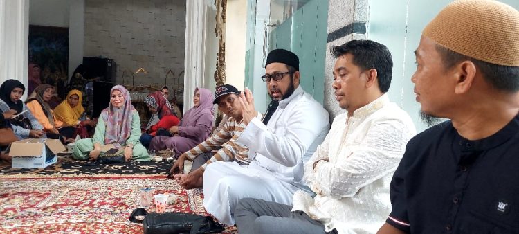Alwi-Istri Sampaikan Maaf Lahir Batin ke Warga. Habib Alwi: Jangan Pelit Biarkan Tamu Silaturahmi
