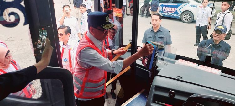 Menhub Naik Bus BTS dari Terminal Batu Ampar ke Bandara. Tarif Masih Dikaji, Angkot Bisa Jadi Feeder