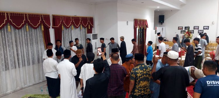 Walikota Tarawih dengan Permain Persiba. Sidang Isbat Telat, Akhirnya 11 Rakaat