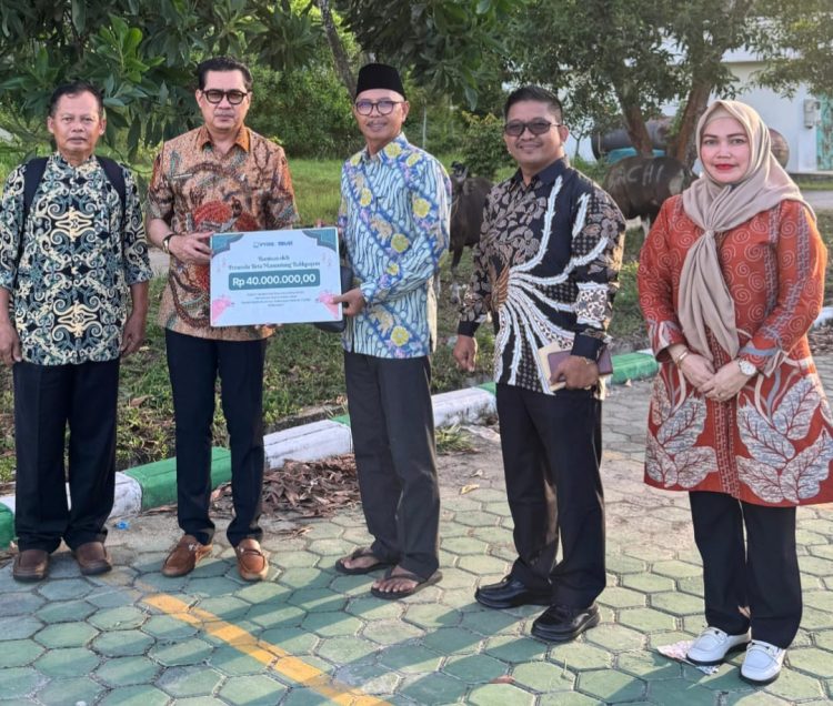 PTMB Sumbang 2 Ekor Sapi Kurban. Dirut: Ini Program TJSLP untuk Masyarakat