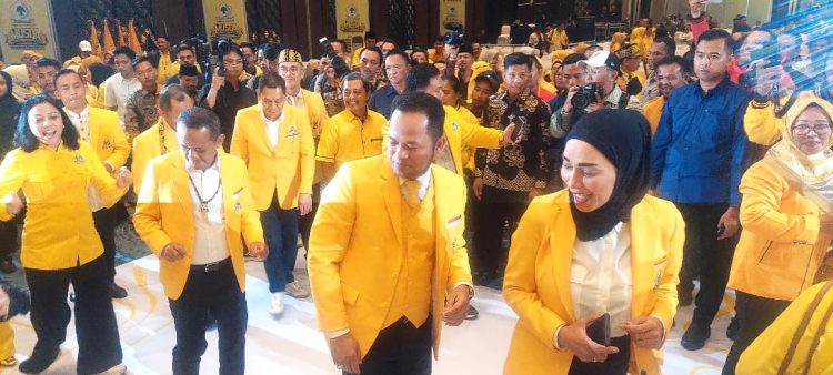 Terus Tum! Bahlil-Rudy Goyang Poco-Poco di Musda Golkar