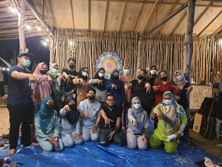 Kang Uyo Ajarkan “SEX” ke Ibu-Ibu Puskemas Margomulyo. Konsepnya Outdour Study, Ingatkan Pelayan Jangan Cuek dan Judes