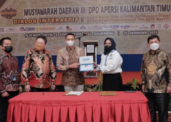 Kartu BRIZZI untuk ID Card Anggota Apersi Kaltim. Sunarti: Multifungsi  Era  Digital