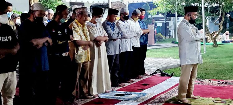 Walikota Sambut Tahun 2022 Lewat Doa, Salat Jamaah dan Sedekah. Rahmad: Jadikan Rumah Adalah Surga bagi Keluarga