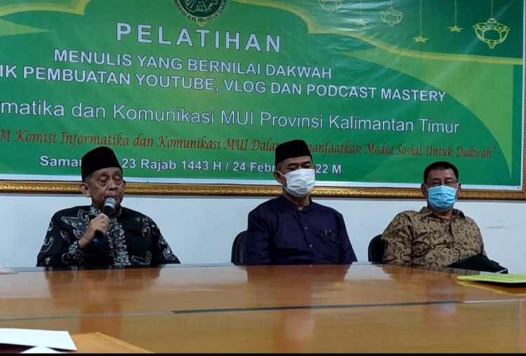 Ketua MUI Kaltim: Ada Ribuan Pesantren yang Karyanya Baik. Kominfo MUI Diminta Lawan Sosmed yang Rusak Citra Islam