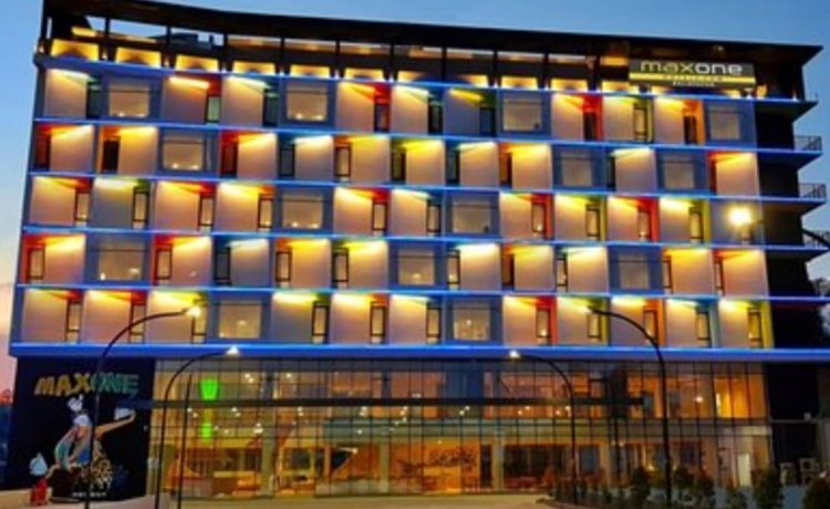 Maxone Langsung Geber Diskon Up 70 Persen. Zuweni: BGS Dukung Ramainya Balikpapan dan HUT ke-125  Balikpapan