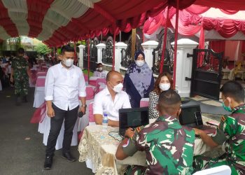 Ratusan Warga Divaksin Gratis Keluarga H Sani. Ancu: Ikhtiar Lewat Sani Foundation Cegah Covid-19