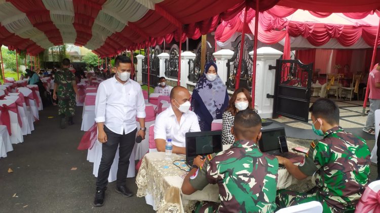 Ratusan Warga Divaksin Gratis Keluarga H Sani. Ancu: Ikhtiar Lewat Sani Foundation Cegah Covid-19