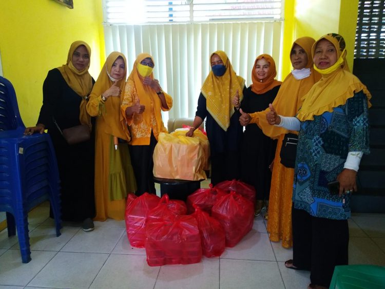 Ramadan, Golkar Berbagi Sedekah Sebulan Penuh. HWK, IIPG, Fraksi, Pengurus Didukung Tim KSP Ikut Bagi Takjil