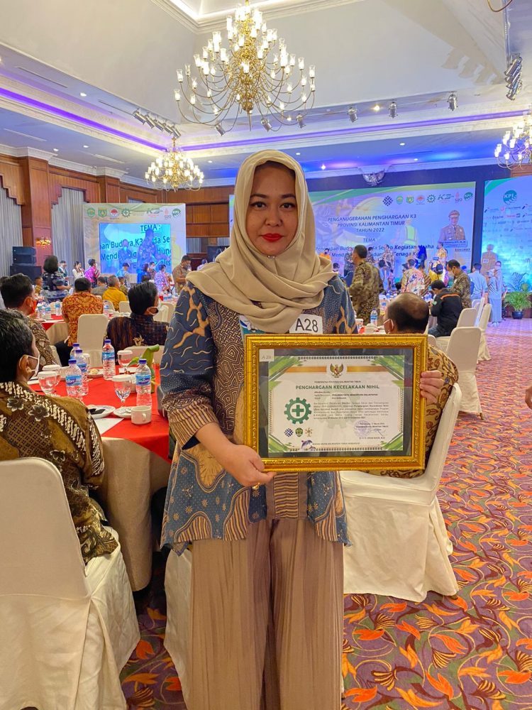 Gubernur Beri Penghargaan PDAM Balikpapan ‘Zero Accident Award’. Sukses Terapkan K3. Nunu: Kerja Superteam dan Membentuk Sikap Karyawan