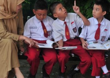 Seragam Sekolah Gratis, Nunggu Peralihan APBD. Doris: Walikota Inginnya Cepat Jadi Bukan Wacana