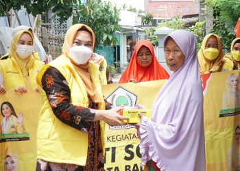 Peduli Korban Banjir, IIPG Bagi Ratusan Nasi Kotak. Dipimpin Hj Yulianti Abdulloh, Hj Nurlena Baksos Tempat Lain