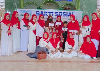 Lebaran Anak Yatim (10 Muharram): Majelis Taklim Wanita Madinatul Iman Islamic Centre Bagi-bagi Santunan di 6 Kecamatan