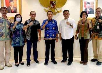 Presiden Jokowi Sambut 34 Perahu Sandeq di Pantai Manggar. Junaidi: Walikota Jadikan Pesta Rakyat Dikaitkan Haornas
