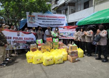 ASN dan Polwan Polda Kaltim Bantu Korban Kebakaran Pandansari. Dari Susu Bayi, Pampers hingga Mie Instan