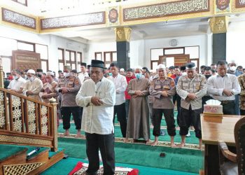 Ratusan Jamaah Gelar Salat Ghaib di Masjid Baitul Aman. Untuk Tragedi Kanjuruhan, Diikuti Balistik, Aremania Tahlilan 7 Hari
