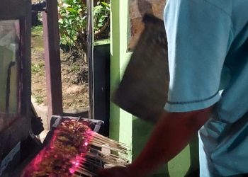 Belajar Keimanan dari Penjual Sate, Keliling 20 Tahun Mengais Rezeki