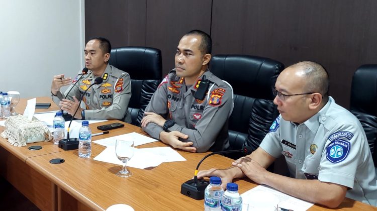 Wujudkan Road Safety, ‘KaPeKa’ Masuk Kampus Uniba. Korlantas Polri Libatkan Mahasiswa Diskusi dan Safety Riding