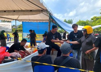Ribuan Warga Gembira Dapat Kurban dari Masjid BIC. Superteam Kerja hingga Magrib, Dibantu Ketua-ketua RT