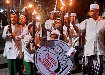 Ribuan Obor Tandai Ukhuwah Balikpapan Sambut Muharram 1445 H. Walikota-Istri Sampaikan Ucapan Selamat Tahun Baru Islam dan Mohon Maaf