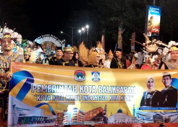 Balikpapan Memukau di Karnaval dan Pawai Budaya. Diikuti 56 Kota di Makassar, Walikota Saksikan dari Panggung Kehormatan