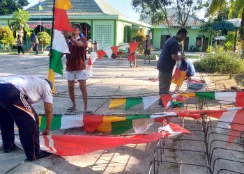 Ingat ‘Jas Merah’, Warga Gotong-Royong Pasang Bendera. Ipon: Jalankan Edaran Walikota Semarakan Agustusan
