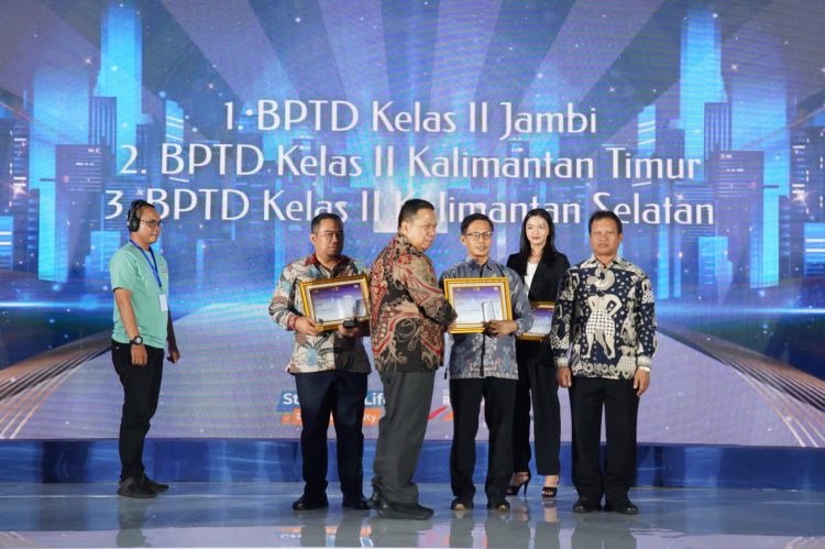 BPTD Kaltim Boyong 3 Penghargaan dari Kemenhub. Muiz: Tujuannya Pelayanan dan Edukasi ke Masyarakat