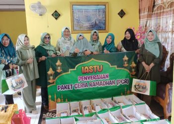 Hj Nurlena Lewat IASTU, Berbagi ke Yatim dan Berikan PCR. Hj Darliana: Terimakasih Donatur, Semoga Bisa Digelar Kembali
