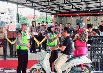 ‘Suami-Istri’ Ditilang Polisi Lewat Drama Parodi. Wadirlantas: Jangan Melanggar, ETLE Tak Bisa Mengelak