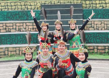 Kaltim Tampil Lewat ‘Harmoni Borneo’. Take Video Diganggu Rombongan Monyet