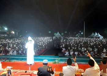Ustaz Das’ad Tanya Siapa Gubernur Kaltim? Dijawab HARUM. Istri Walikota Disinggung Tak Menor Pakai Perhiasan