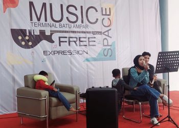 Mau Dangdut, Pop atau Rock Boleh. Ada Nyanyi Gratis di Terminal Batu Ampar