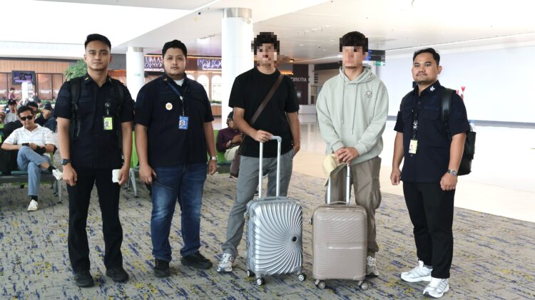 Dua WNA Afghanistan Dideportasi Imigrasi Balikpapan. Kakanim: WNA Langgar Hukum Pasti Ditindak